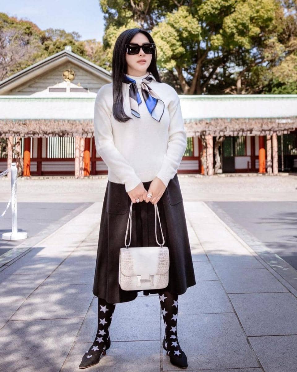OOTD monokrom ala Syahrini (instagram.com/princessyahrini)