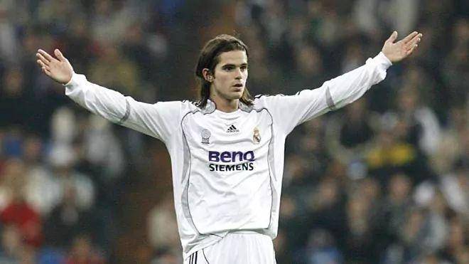 Fernando Gago tampil berkostum Real Madrid. (marca.com)