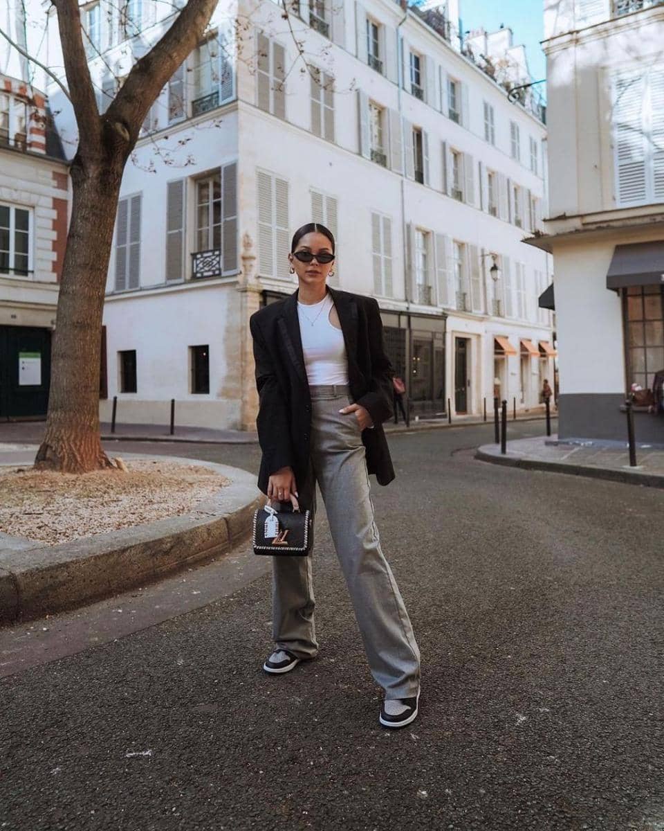 OOTD monokrom ala Alyssadaguesse (instagram.com/alyssadaguese)