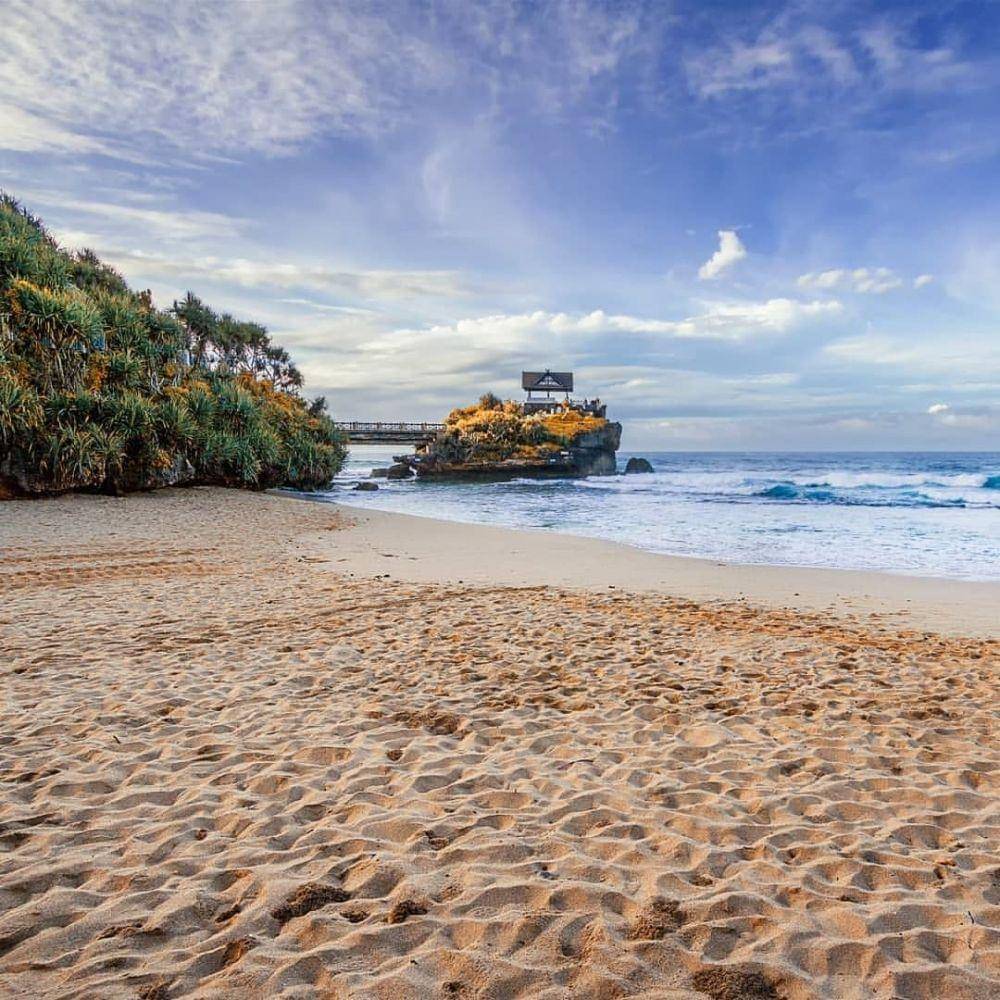 potret panorama Pantai Kukup (instagram.com/indotravelpedia)