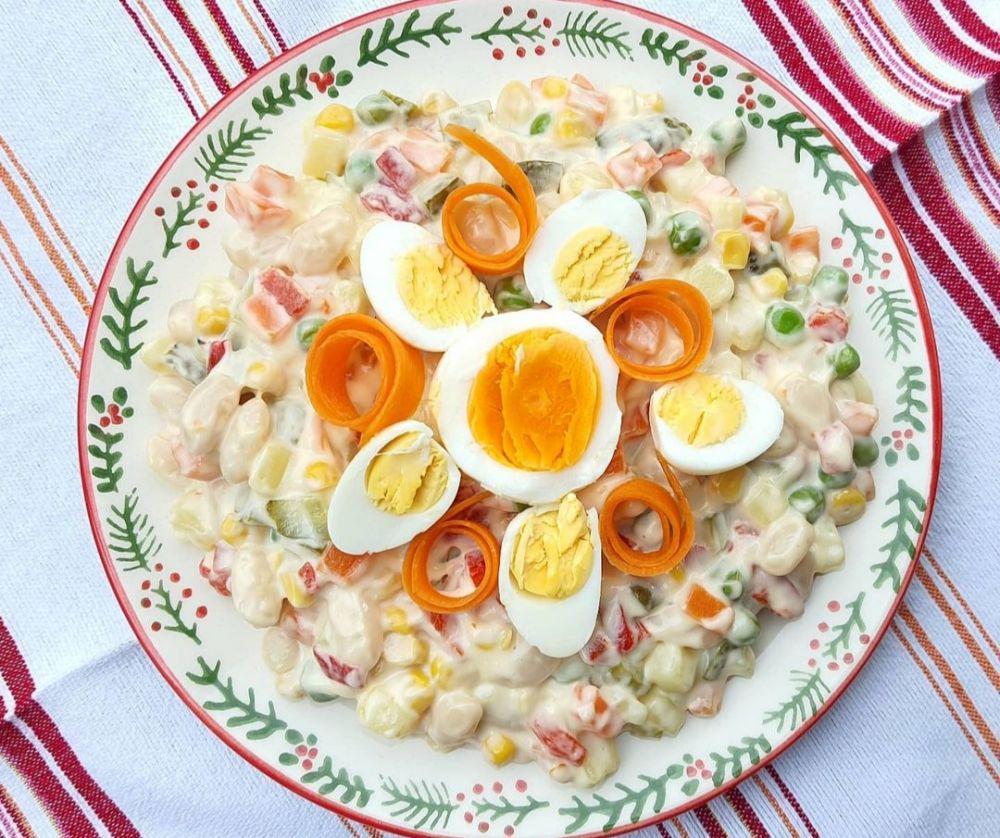 olivier salad (instagram.com/mylittle_cornerkitchen)