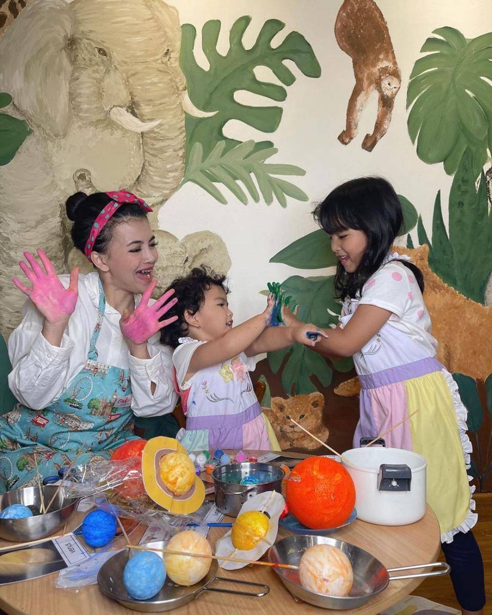 potret Tania Putri dan kedua putrinya (instagram.com/taniaputri1707)