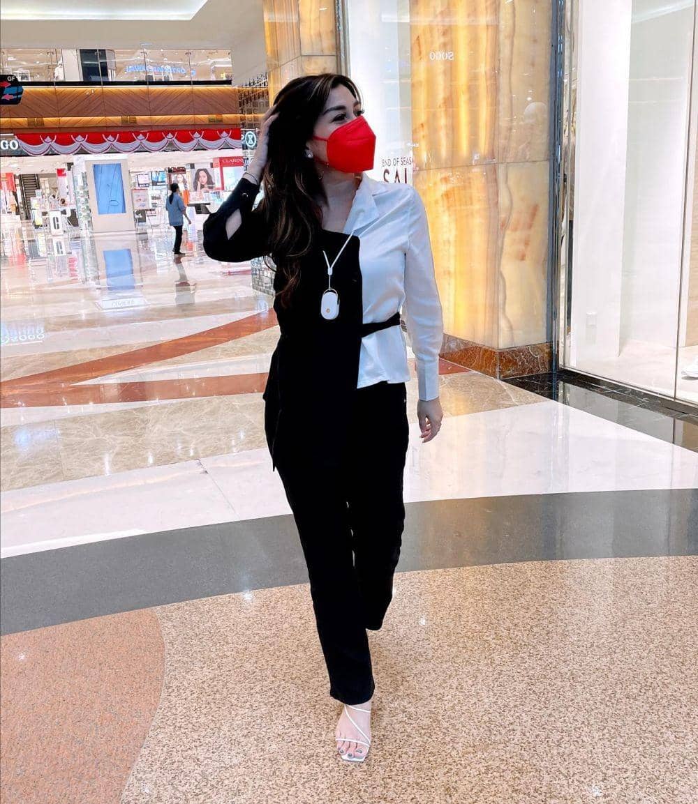 OOTD monokrom ala Nisya (instagram.com/nisyaa)