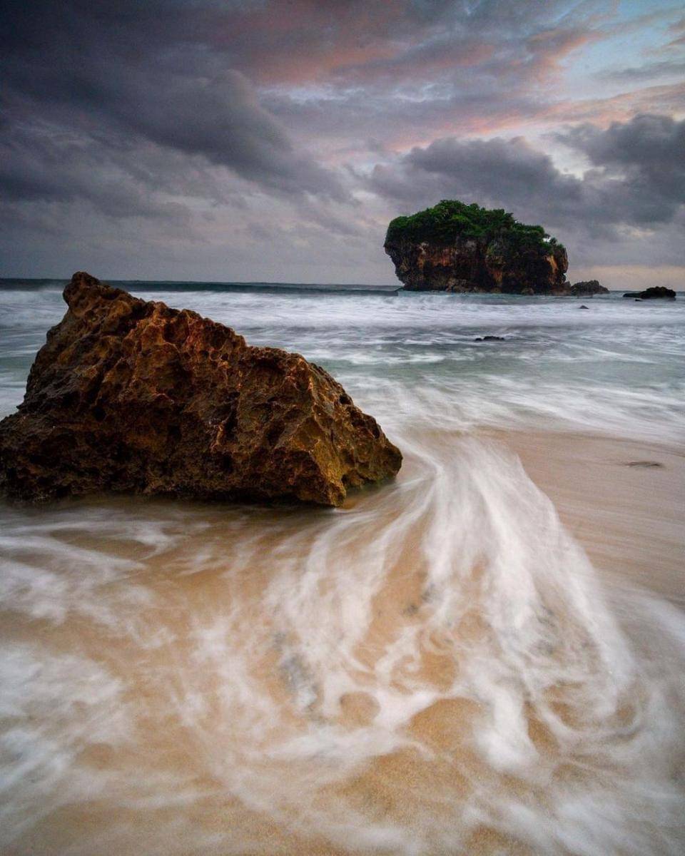 potret panorama Pantai Kukup (instagram.com/gunadieko)