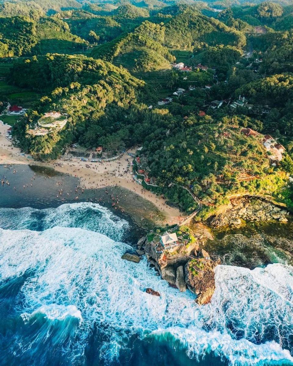 potret panorama Pantai Kukup (instagram.com/novalzargazi)