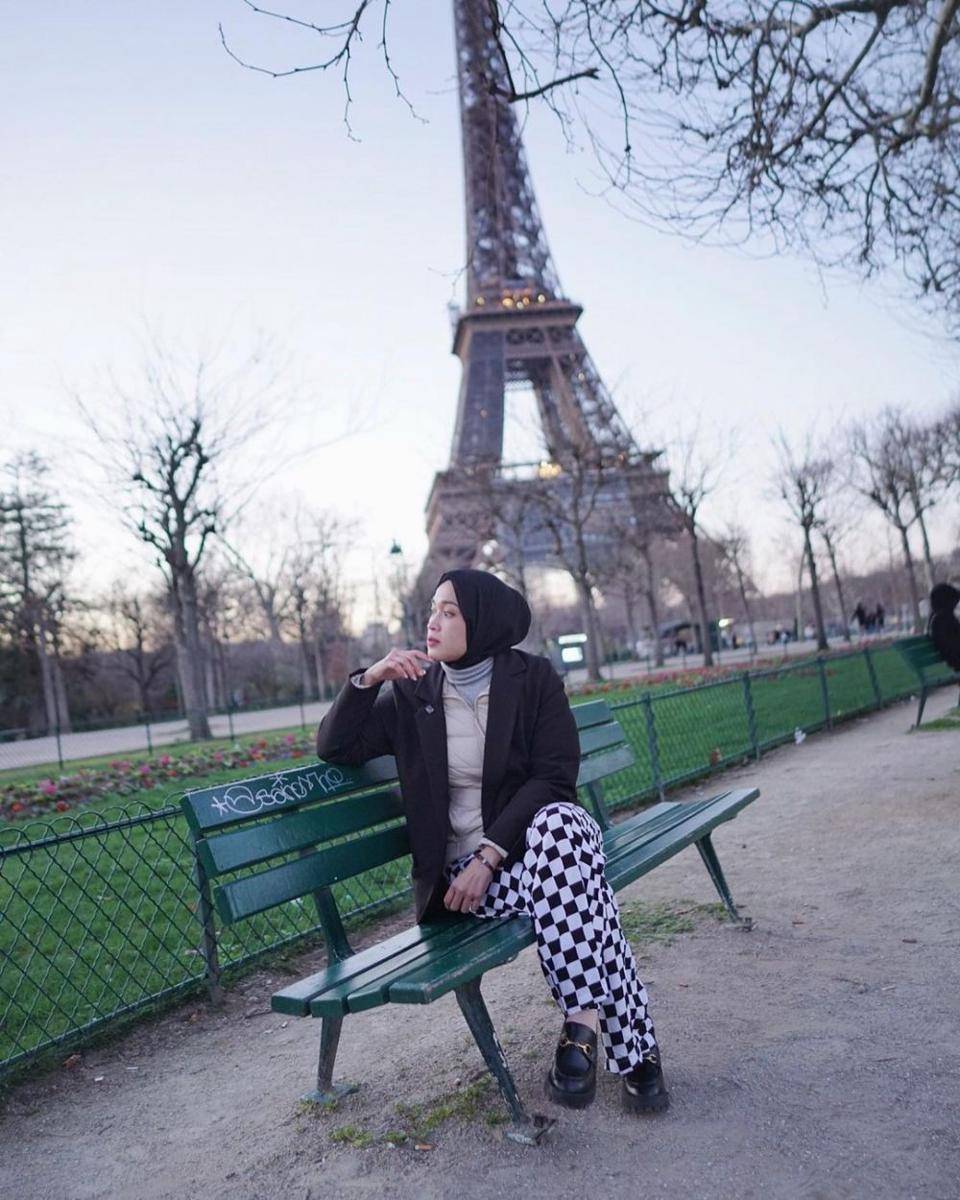 potret keseruan Ririe Fairus liburan di Paris (instagram.com/ririe_fairus)