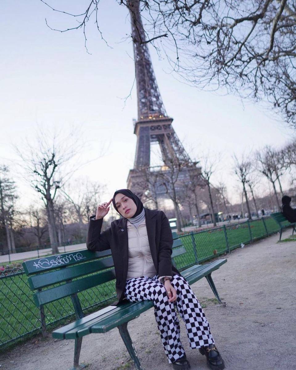 potret keseruan Ririe Fairus liburan di Paris (instagram.com/ririe_fairus)
