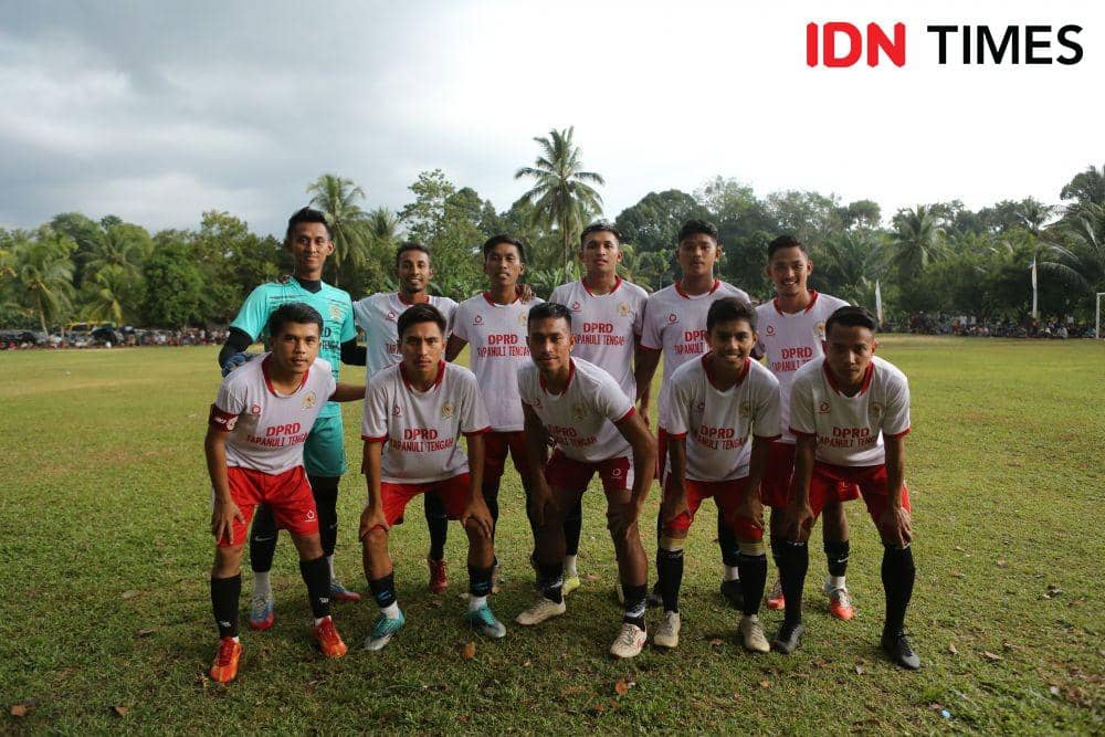 Pemain Kesebelasan PS DPRD Tapteng (IDN Times/Arifin Al Alamudi)