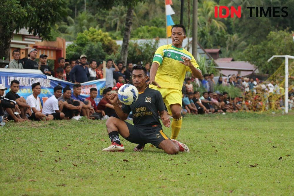 Sabandi, Pemain Kesebelasan PS DPRD Tapteng (IDN Times/Arifin Al Alamudi)