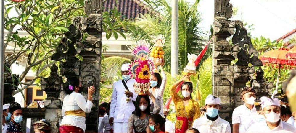 Melongok Upacara Melasti Jelang Nyepi di Desa Balinuraga Lamsel