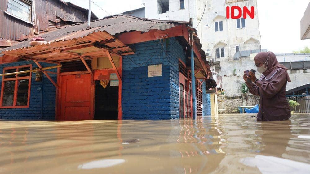 Suasana banjir di Jalan Kejaksaan Kota Medan tepatnya dibawah kolong jembatan (IDN Times/ Indah Permata Sari)