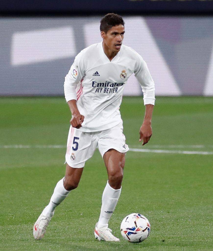 Raphael Varane tampil berkostum Real Madrid. (twitter.com/raphaelvarane)