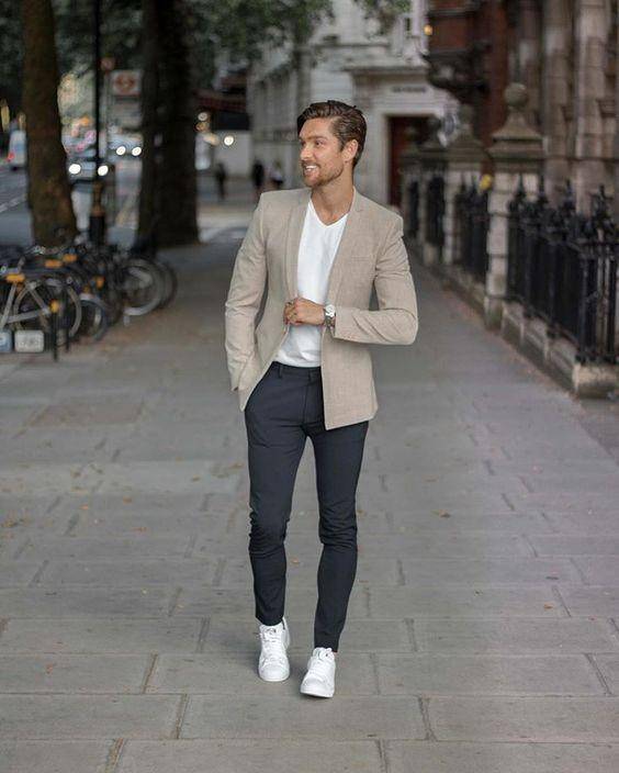 Blazer dan kaus pria (pinterest.com)