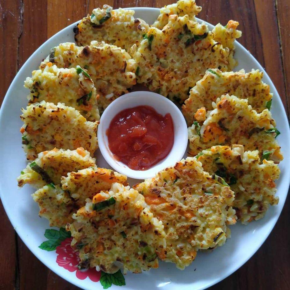 Bakwan nasi (instagram.com/dnadeliciousfood)