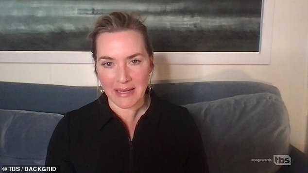 Kate Winslet di SAG Awards 2022 (newsfeeds.media)