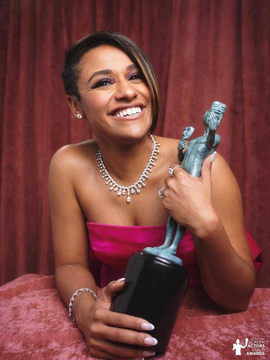 Ariana DeBose di SAG Awards 2022 (twitter.com/SAGawards)
