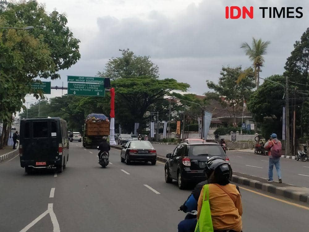 Jalan Pasupati resmi berganti nama menjadi Jalan Mochtar Kusumaatmaja (IDN Times/Azzis Zulkhairil)