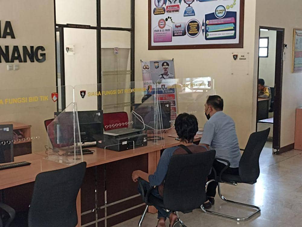 Keluarga korban didampingi kuasa hukum melapor ke Polda Sulsel. (Istimewa)