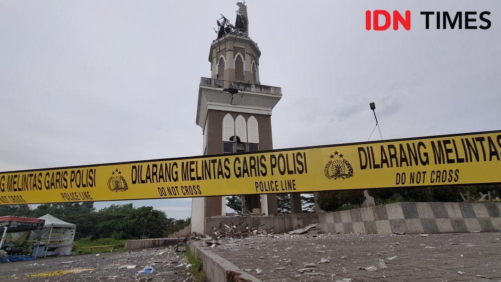 Menara Masjid Agung Baiturrahman Setinggi 50 Meter di Tasik Ambruk