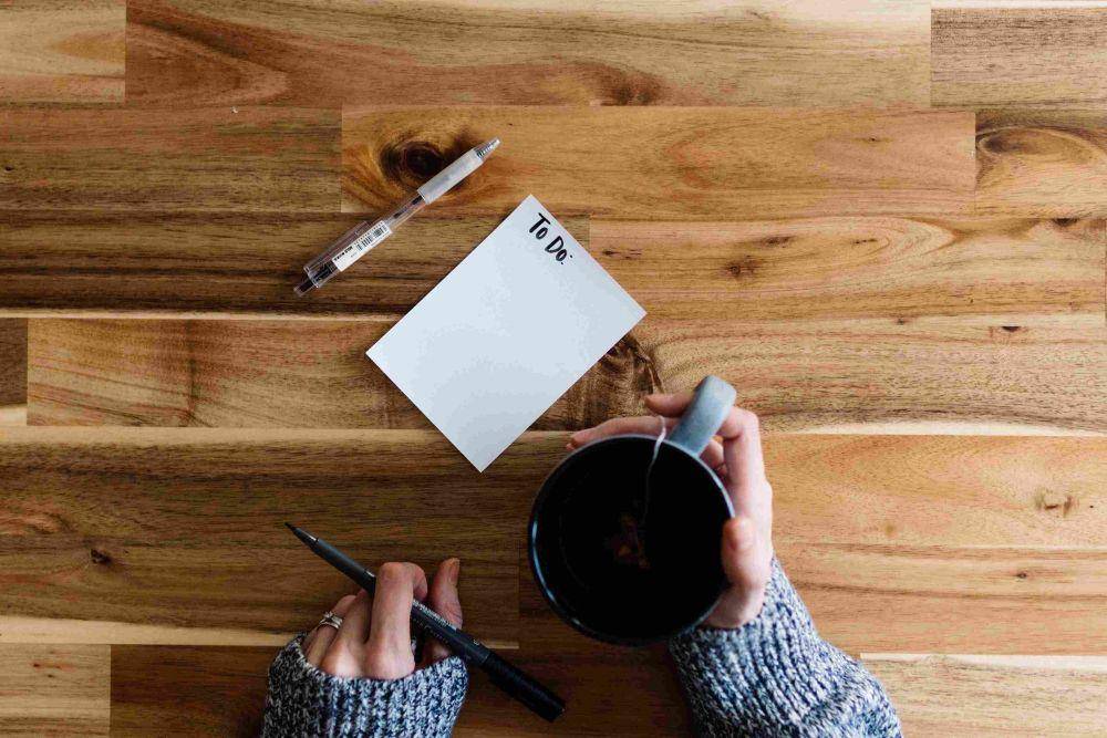 Ilustrasi membuat to do list (Unsplash.com/Kelly Sikkema)