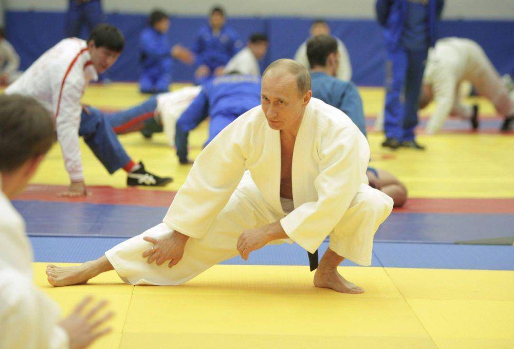 Federasi taekwondo dunia (World Taekwondo) mencopot sabuk hitam kehormatan Presiden Rusia, Vladimir Putin. (japantimes.com)