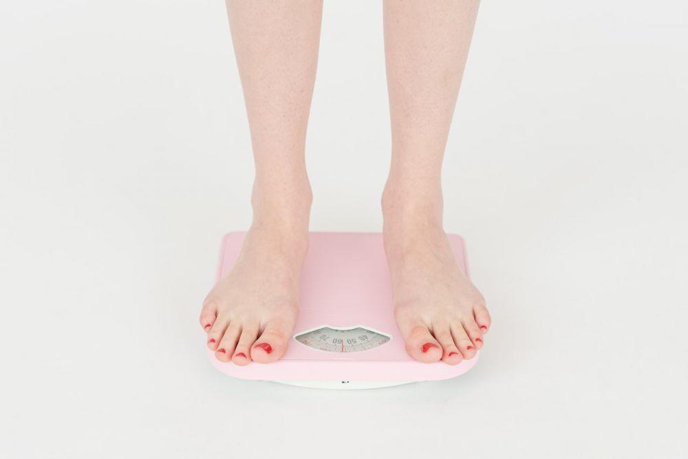 8 Kebiasaan sebelum Tidur yang Bikin Berat Badan Susah Turun