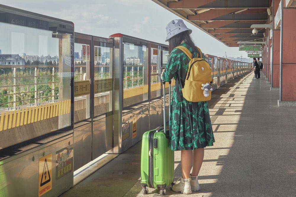 ilustrasi orang berlibur (unsplash.com/Riku Lu)