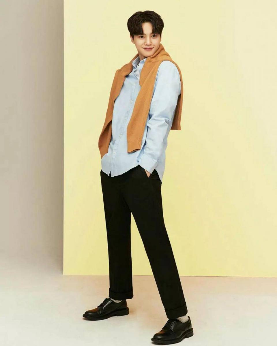 ide outfit kantor ala Song Kang (Instagram.com/songkang_01)