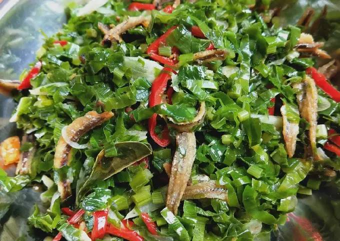 tumis daun kunyit (cookpad.com/Oktaviana Ciuriajaya)