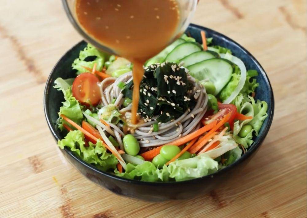 penyajian ponzu dressing (youtube.com/Devina Hermawan)