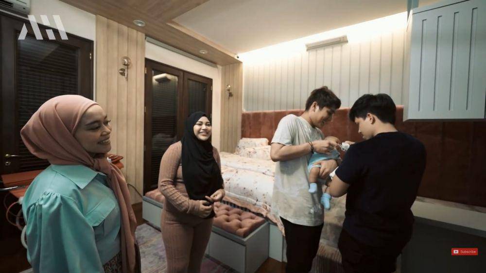 LesLar jenguk baby Ameena (https://www.youtube.com/AH)