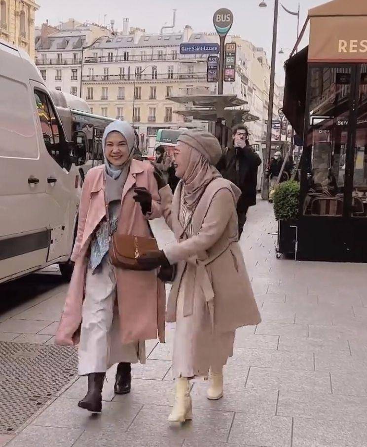 Ririe dan Mommy ASF di Paris (instagram.com/ririe_fairus)
