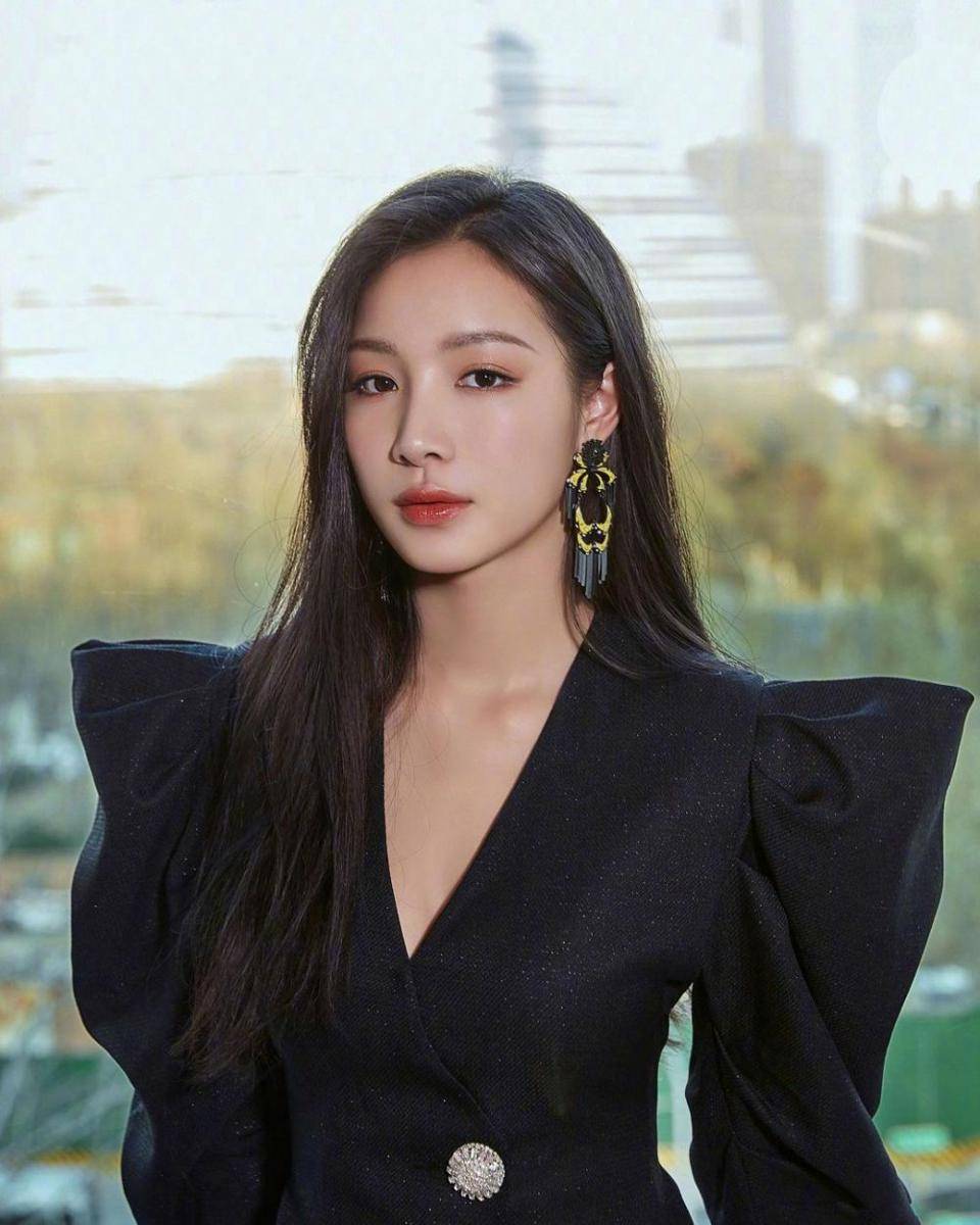 Zhang Nan (instagram.com/zhangnan_fan)