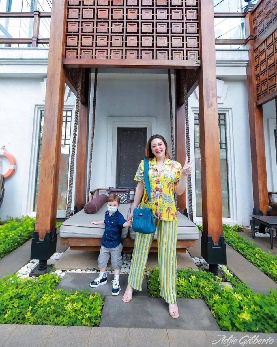 OOTD Celine momong anak (instagram.com/celine_evangelista)