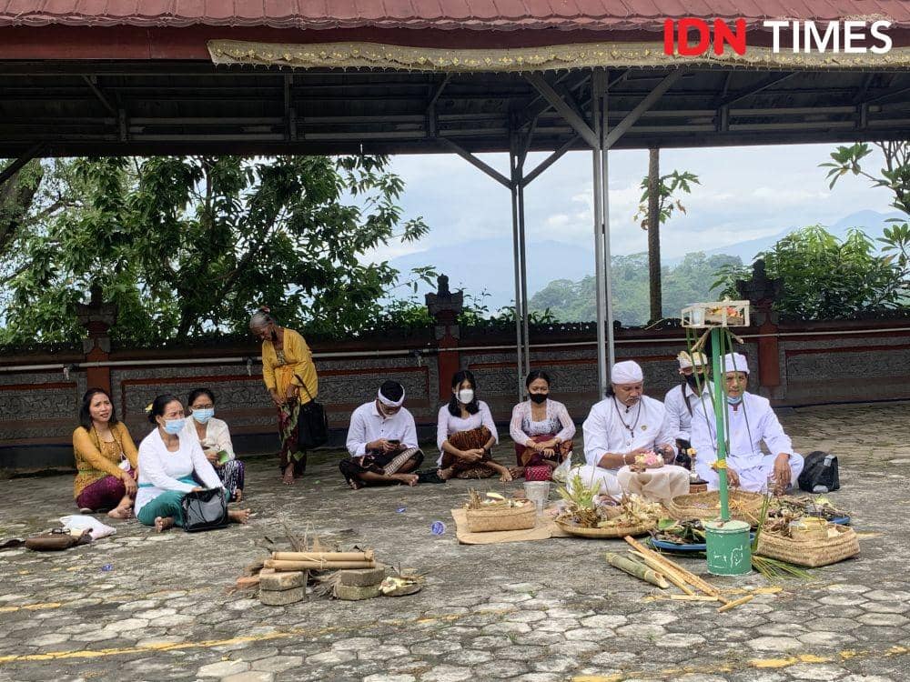 Rangkaian Nyepi di Pura Kahyangan Jagat Kerthi Bhuana di Way Lunik, Panjang. (IDN Times/Rohmah Mustaurida).