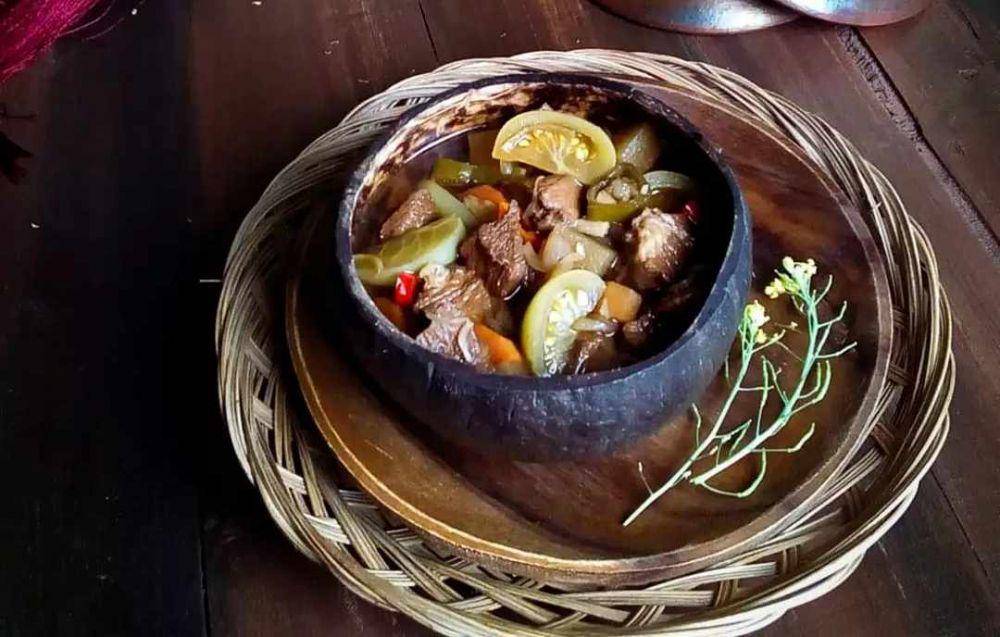 Asem-asem daging (instagram.com/greeny_mina)