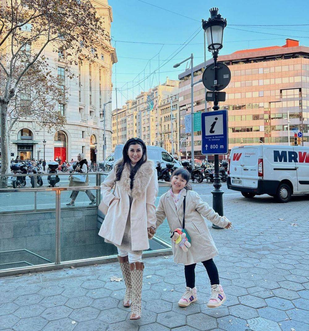 OOTD Nisya momong anak (instagram.com/nissyaa)