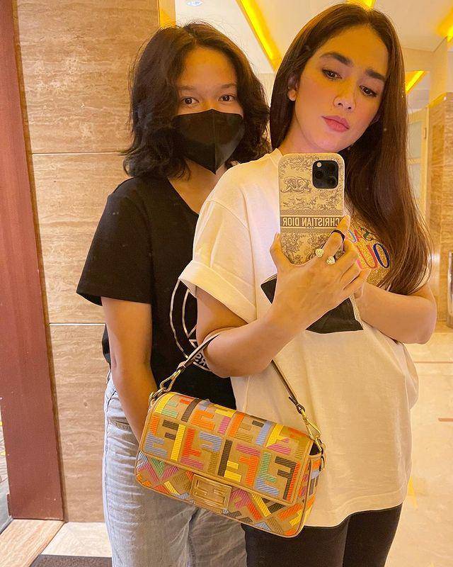 potret Ussy Sulistiawaty dan anak perempuannya (instagram.com/ussypratama)