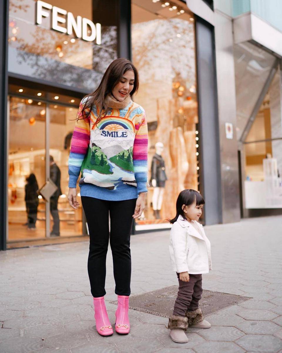 OOTD Syahnazs momong anak (instagram.com/syahnazs)