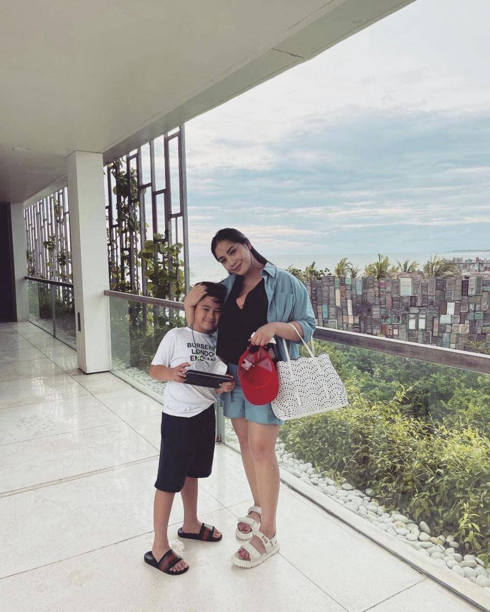 OOTD Nagita momong anak (instagram.com/raffinagita1717)
