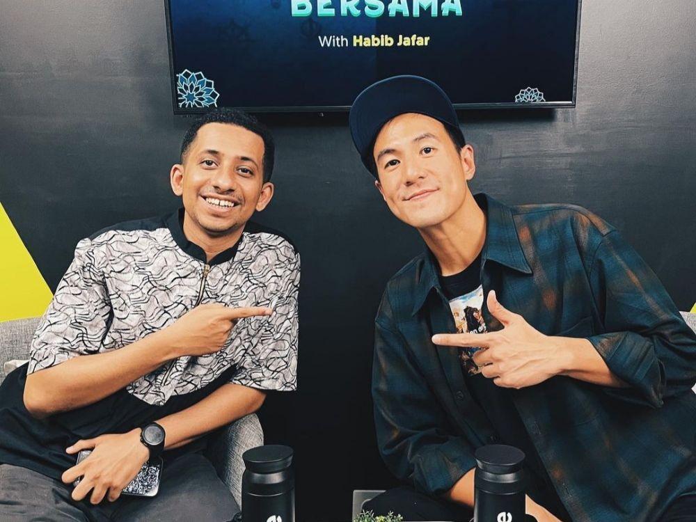 Toleransi Beragama, 10 Potret VJ Daniel Mananta Ngobrol Lintas Agama