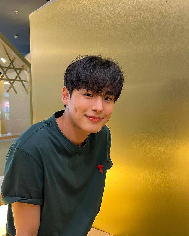 Choi Byung Han (instagram.com/b__yccn)