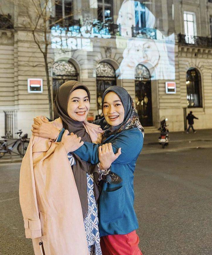 Ririe dan Mommy ASF di Paris (instagram.com/ririe_fairus)