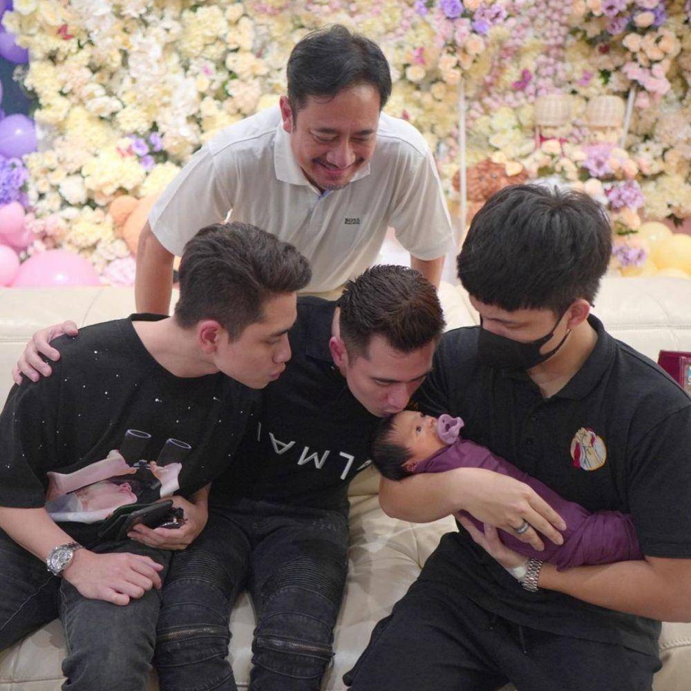 Verrell Bramasta jenguk baby Ameena. (instagram.com/bramastavrl)