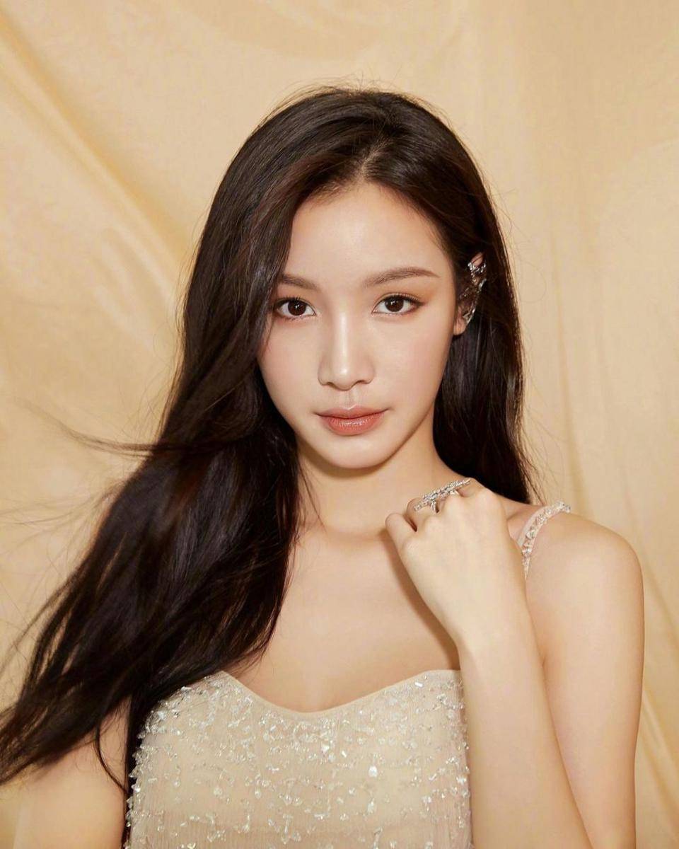 Zhang Nan (instagram.com/zhangnan_fan)