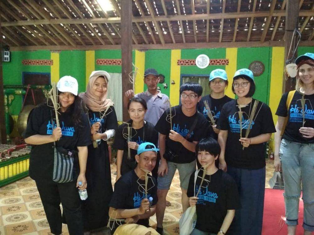 wisatawan selesai membuat wayang suket (instagram.com/desawisatapentingsari)