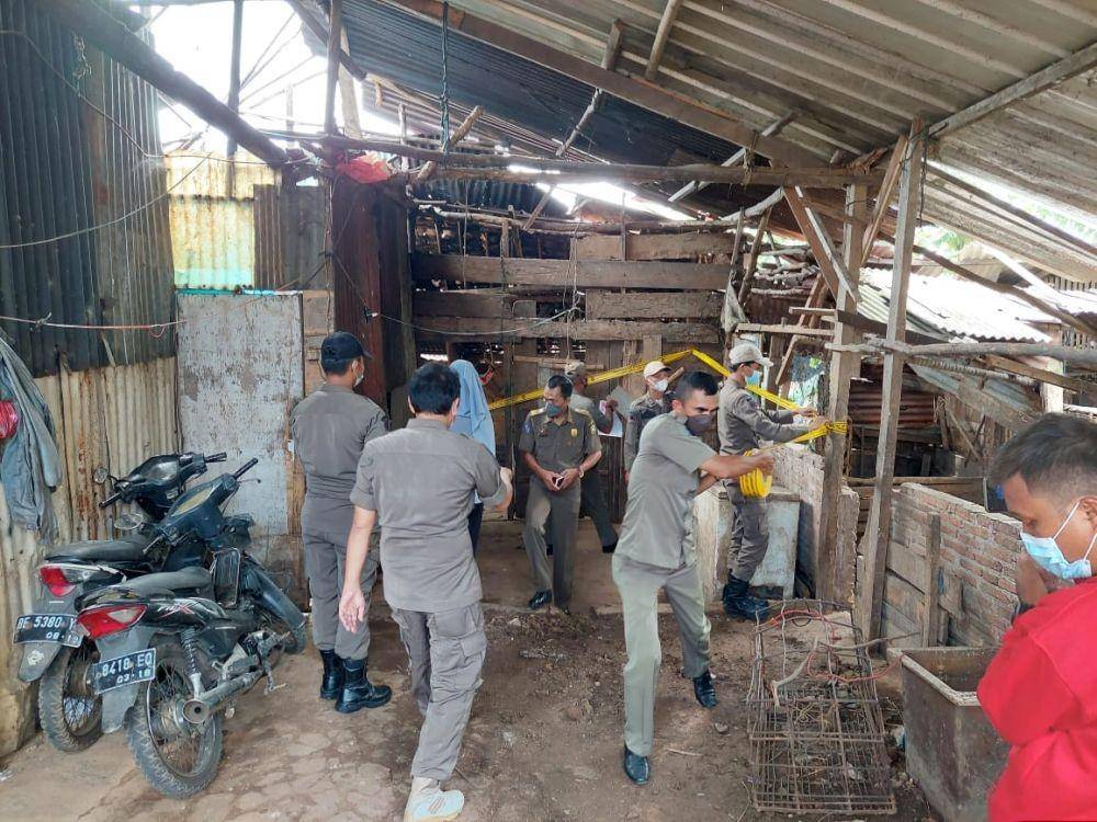 Penyegelan RPH tak berizin di Bandar Lampung. (IDN Times/Istimewa).