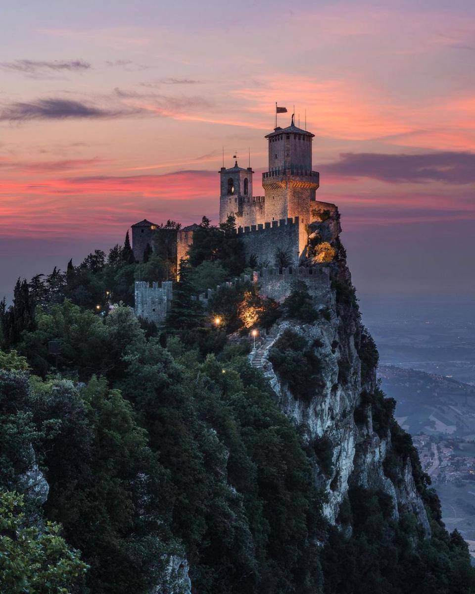 potret Three Towers of San Marino (instagram.com/astrojim)