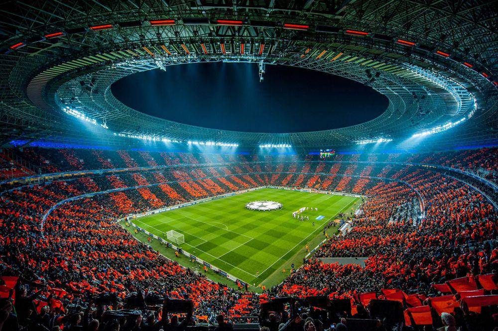 Suasana di dalam Donbass Arena di Donetsk, Ukraina (twitter.com/tommy_thomson1)