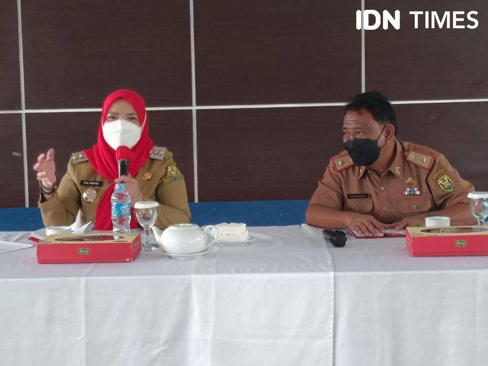 Walhi Lampung menyoroti klaim Pemerintah Kota (Pemkot) Bandar Lampung berhasil mengurangi banjir dalam satu tahun kepemimpin Wali Kota Eva Dwiana. (IDN Times/Rohmah Mustaurida)